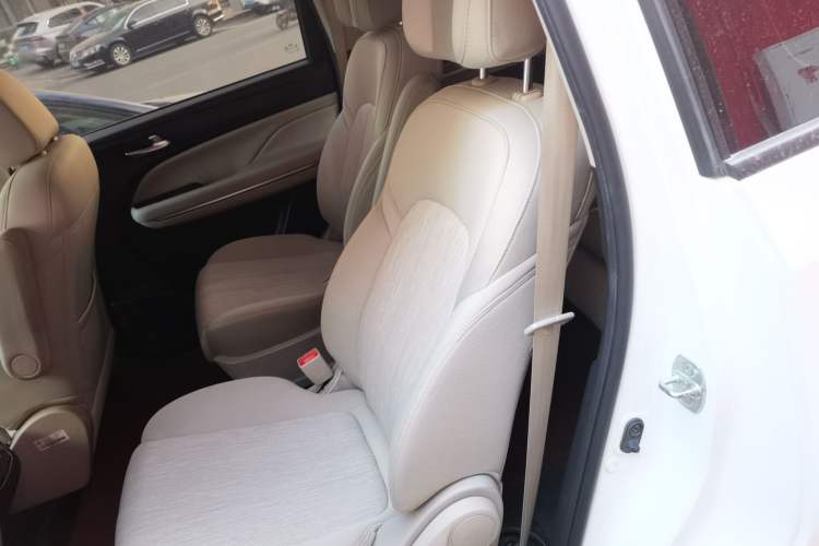 Used GAC Trumpchi M6 2019 270T Manual Elite Edition (7-seater) China VI Left Rear Seat