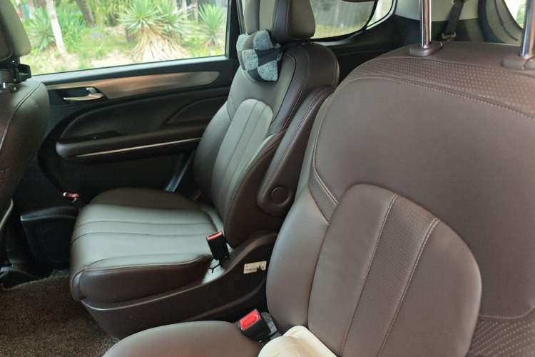 Used GAC Trumpchi M6 2019 270T Automatic Prestige Edition (7-seater) China V Standard Left Rear Seat
