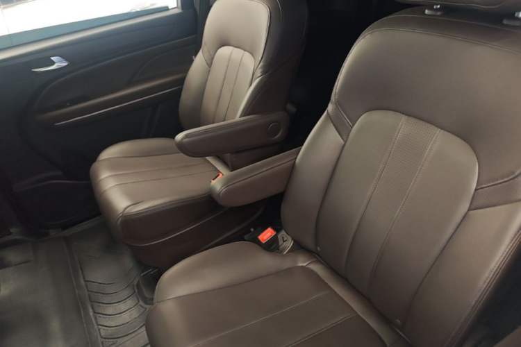 Used GAC Trumpchi M6 2019 270T Automatic Luxury Edition (7-seater) China V Standard Left Rear Seat