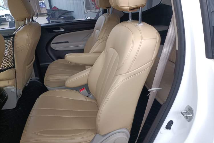 Used GAC Trumpchi M6 2019 270T Manual Elite Edition (7-seater) China VI Left Rear Seat