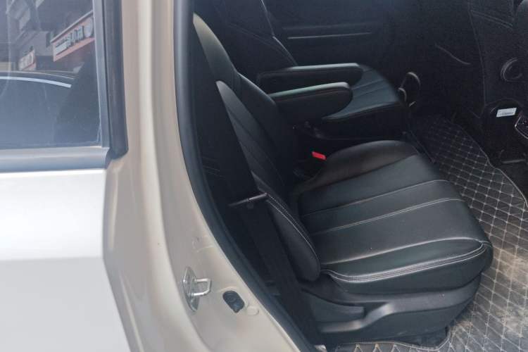 Used GAC Trumpchi M6 2019 270T DCT Luxury Edition (7-seater) China VI Left Rear Seat