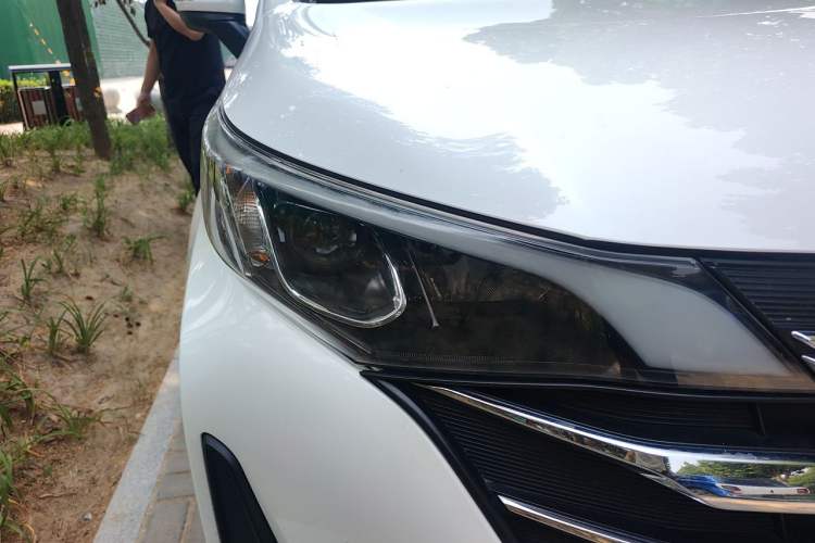 Used GAC Trumpchi M6 2019 270T DCT Luxury Edition (7-seater) China VI Right Front Headlight