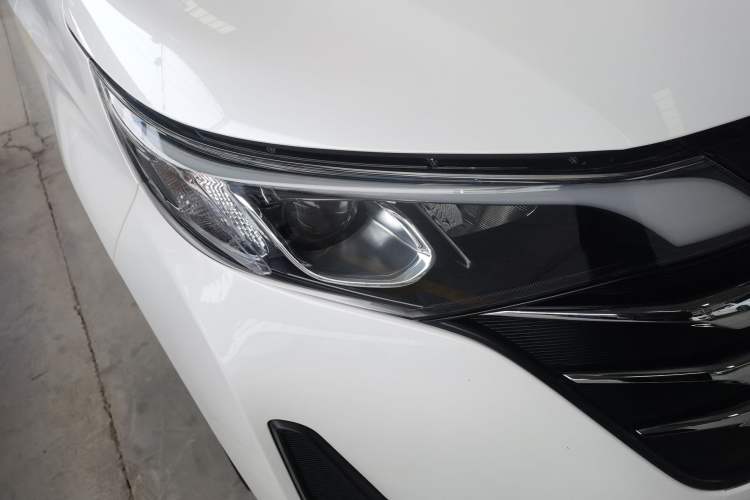 Used GAC Trumpchi M6 2019 270T DCT Luxury Edition (7-seater) China VI Right Front Headlight