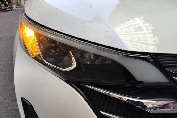 Used GAC Trumpchi M6 2019 270T DCT Luxury Edition (7-seater) China VI Right Front Headlight