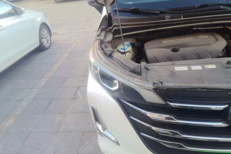 Used GAC Trumpchi M6 2019 270T Automatic Luxury Edition (7-seater) China V Standard Right Front Headlight