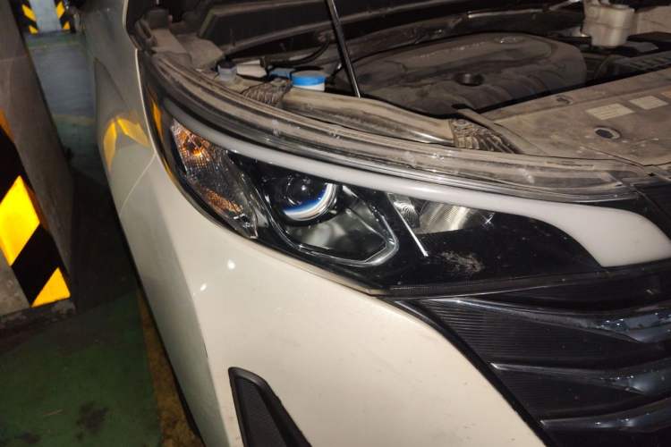 Used GAC Trumpchi M6 2019 270T Automatic Luxury Edition (7-seater) China V Standard Right Front Headlight