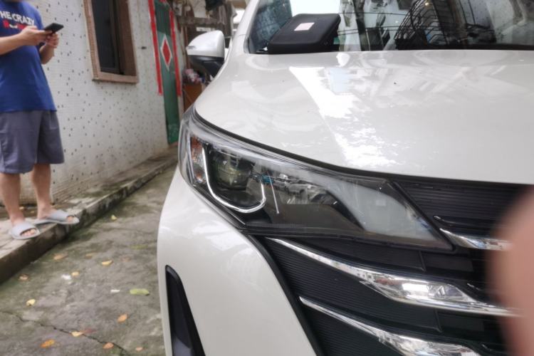 Used GAC Trumpchi M6 2019 270T Automatic Prestige Edition (6-seater) - China V Standard Right Front Headlight