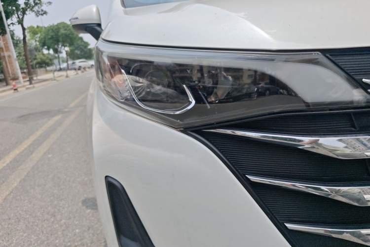 Used GAC Trumpchi M6 2019 270T DCT Luxury Edition (7-seater) China VI Right Front Headlight