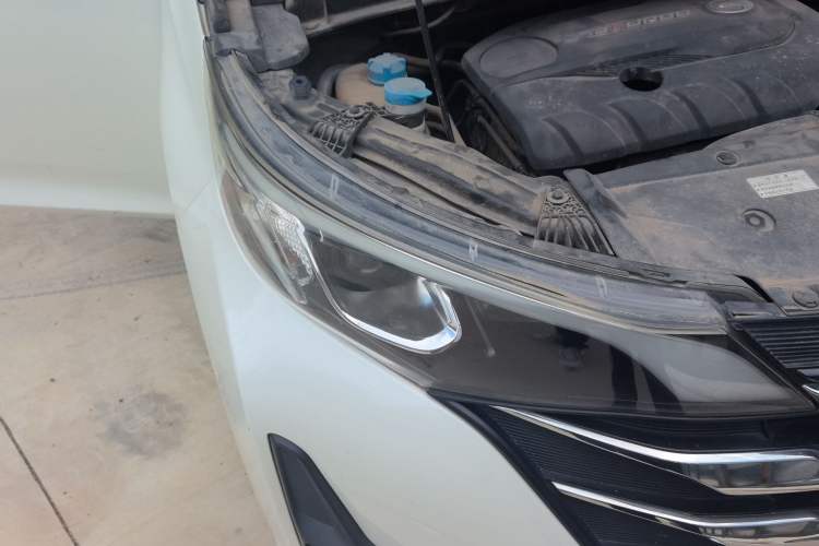 Used GAC Trumpchi M6 2019 270T Automatic Luxury Edition (7-seater) China V Standard Right Front Headlight