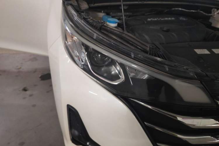 Used GAC Trumpchi M6 2019 270T Automatic Luxury Edition (7-seater) China V Standard Right Front Headlight