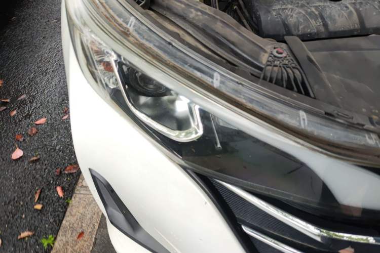 Used GAC Trumpchi M6 2019 270T Automatic Prestige Edition (6-seater) - China V Standard Right Front Headlight