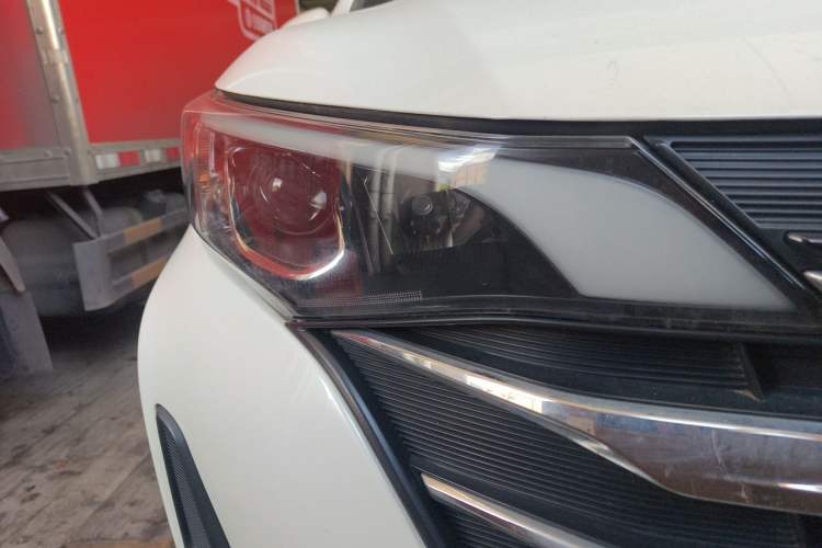 Used GAC Trumpchi M6 2019 270T DCT Luxury Edition (6-seater) China VI Right Front Headlight