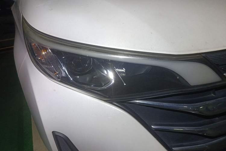 Used GAC Trumpchi M6 2019 270T Automatic Luxury Edition (6-seater) - China V Standard Right Front Headlight