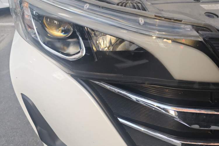 Used GAC Trumpchi M6 2019 270T DCT Luxury Edition (7-seater) China VI Right Front Headlight