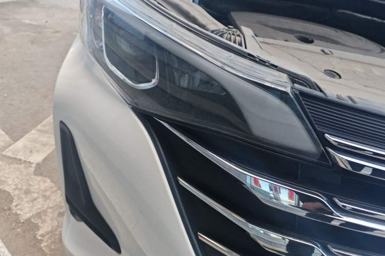 Used GAC Trumpchi M6 2019 270T DCT Luxury Edition (7-seater) China VI Right Front Headlight
