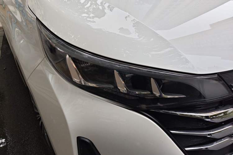 Used GAC Trumpchi M6 2019 270T Automatic Prestige Edition (6-seater) - China V Standard Right Front Headlight