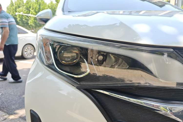 Used GAC Trumpchi M6 2019 270T Automatic Luxury Edition (7-seater) China V Standard Right Front Headlight