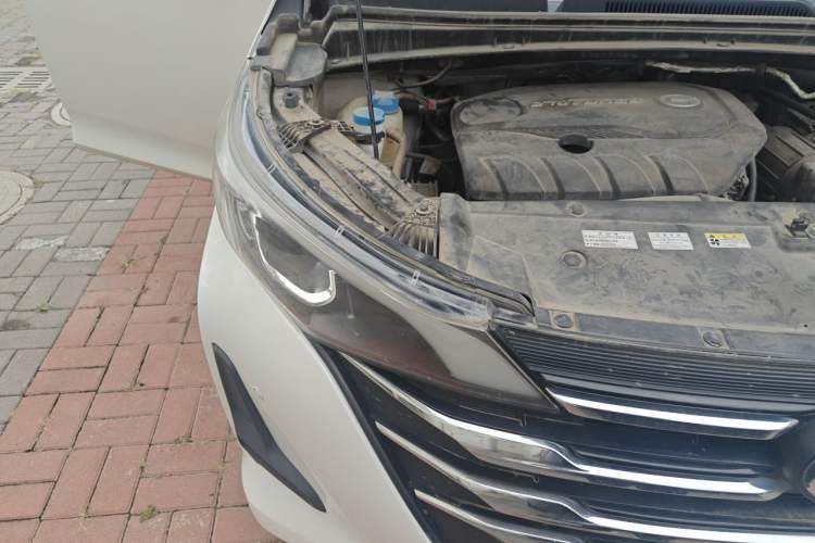Used GAC Trumpchi M6 2019 270T Automatic Luxury Edition (7-seater) China V Standard Right Front Headlight