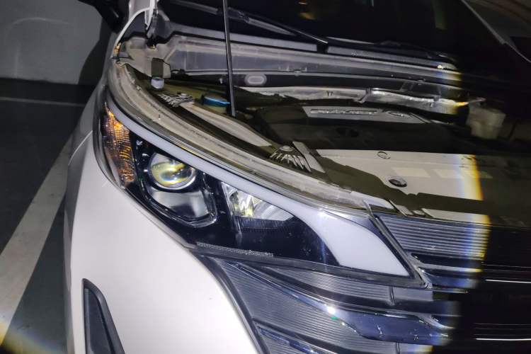 Used GAC Trumpchi M6 2019 270T Manual Elite Edition (7-seater) China V Standard Right Front Headlight