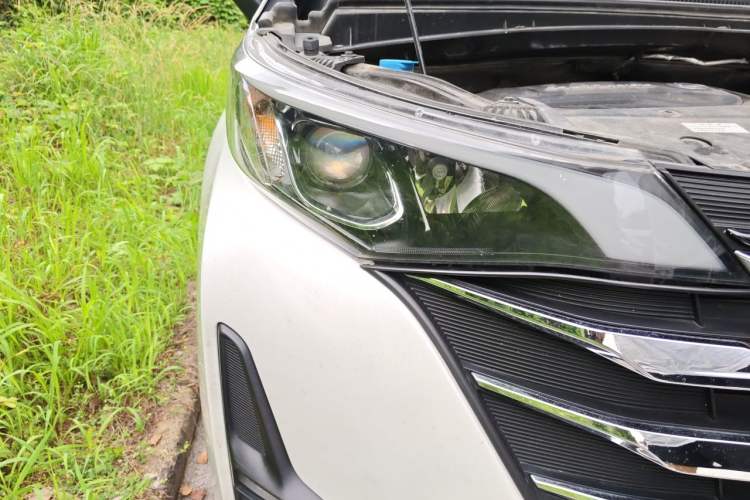 Used GAC Trumpchi M6 2019 270T DCT Luxury Edition (7-seater) China VI Right Front Headlight