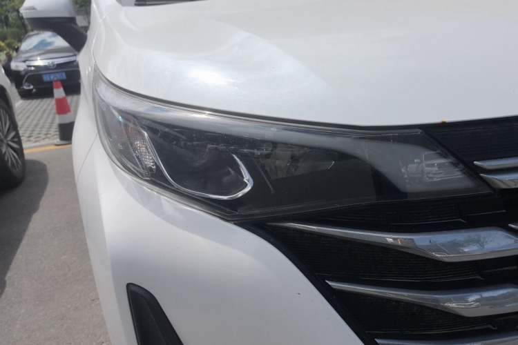 Used GAC Trumpchi M6 2019 270T Manual Elite Edition (7-seater) China V Standard Right Front Headlight