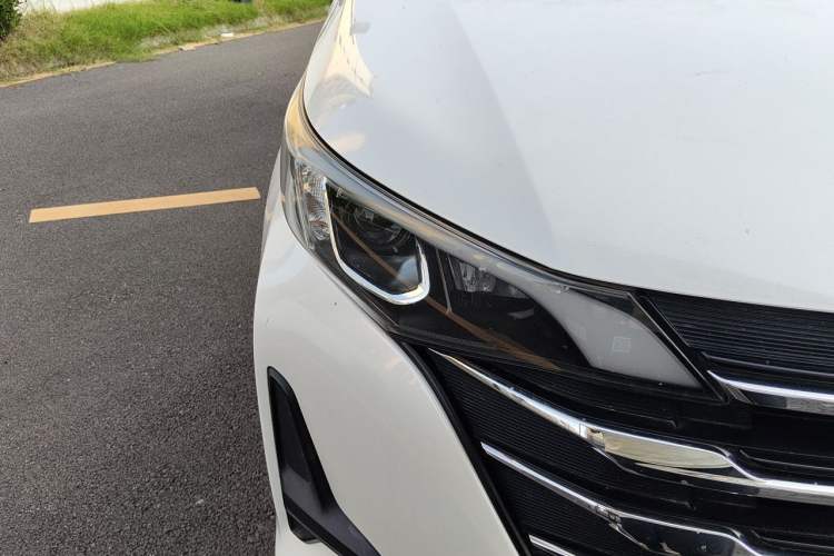 Used GAC Trumpchi M6 2019 270T Automatic Elite Edition (7-seater) China V Standard Right Front Headlight