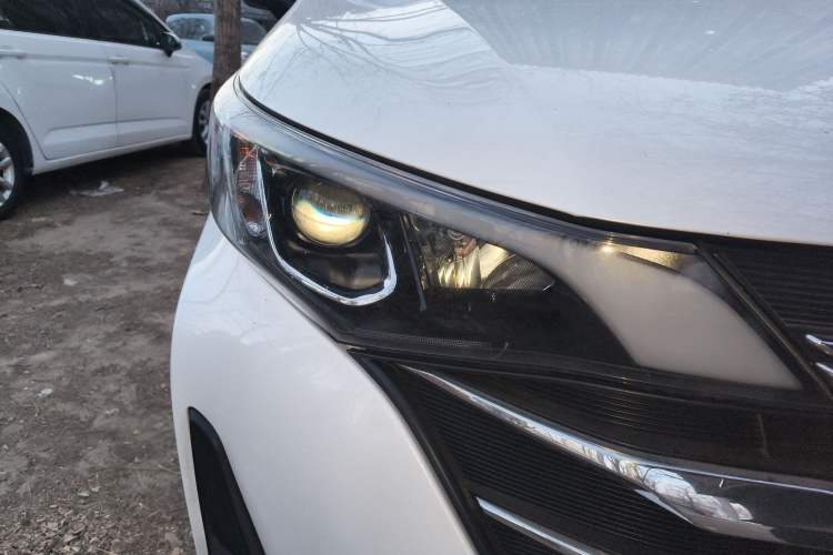 Used GAC Trumpchi M6 2019 270T DCT Luxury Edition (7-seater) China VI Right Front Headlight