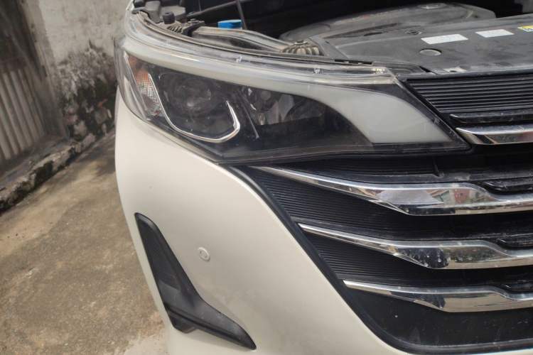 Used GAC Trumpchi M6 2019 270T Automatic Luxury Edition (7-seater) China V Standard Right Front Headlight