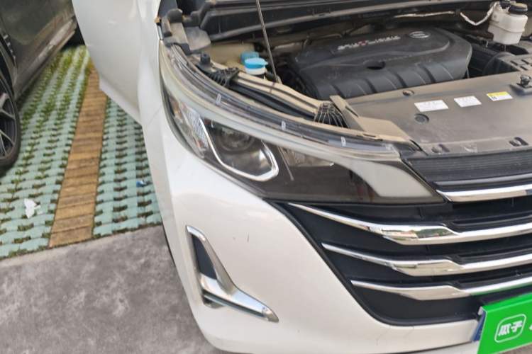 Used GAC Trumpchi M6 2019 270T Automatic Luxury Edition (6-seater) - China V Standard Right Front Headlight