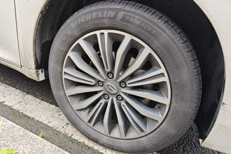 Used GAC Trumpchi M6 2019 270T Automatic Luxury Edition (7-seater) China V Standard Right Front Wheel Hub