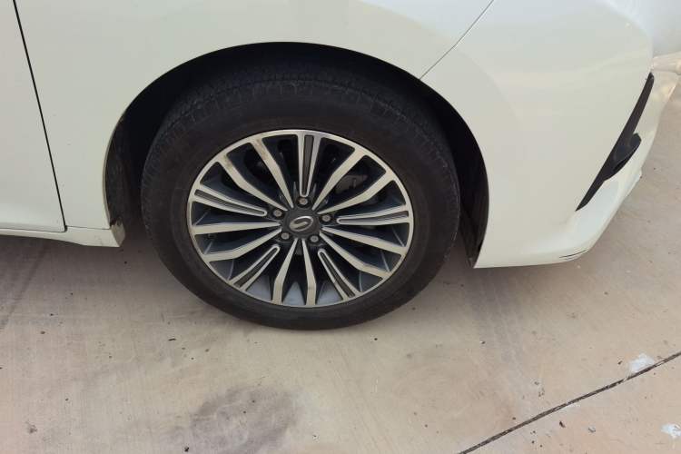 Used GAC Trumpchi M6 2019 270T Automatic Luxury Edition (7-seater) China V Standard Right Front Wheel Hub