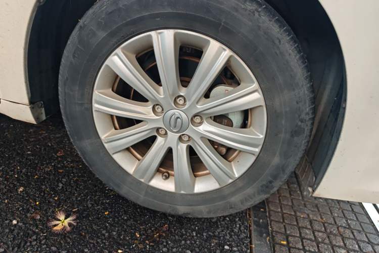 Used GAC Trumpchi M6 2019 270T Automatic Luxury Edition (7-seater) China V Standard Right Front Wheel Hub
