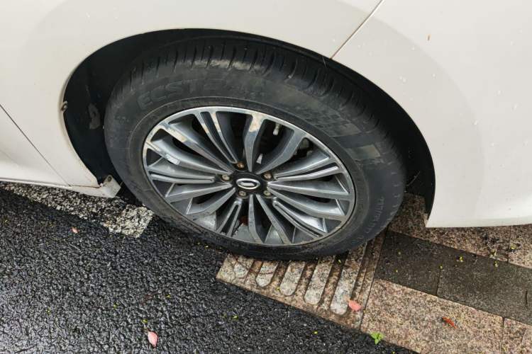 Used GAC Trumpchi M6 2019 270T Automatic Prestige Edition (6-seater) - China V Standard Right Front Wheel Hub