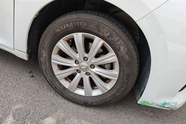 Used GAC Trumpchi M6 2019 270T Automatic Luxury Edition (7-seater) China V Standard Right Front Wheel Hub