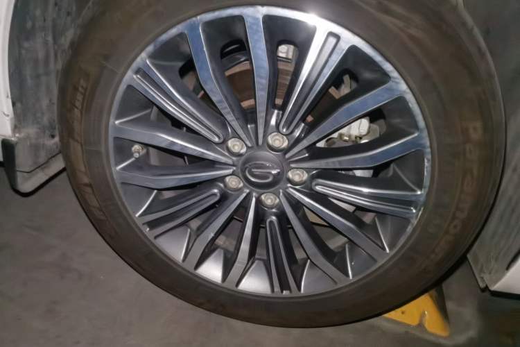 Used GAC Trumpchi M6 2019 270T Automatic Luxury Edition (7-seater) China V Standard Right Front Wheel Hub