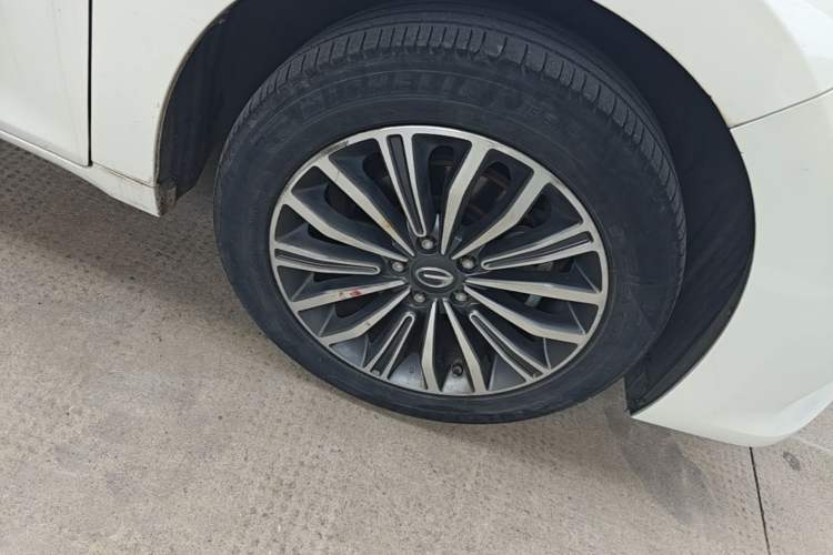Used GAC Trumpchi M6 2019 270T Automatic Prestige Edition (6-seater) - China V Standard Right Front Wheel Hub