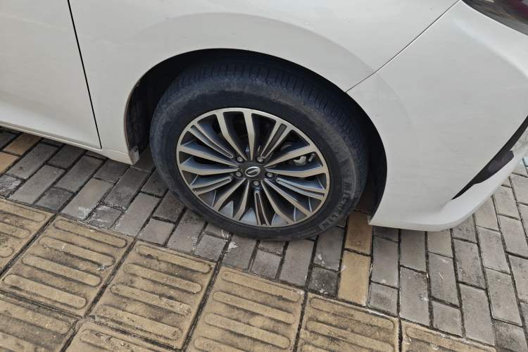 Used GAC Trumpchi M6 2019 270T Automatic Prestige Edition (7-seater) China V Standard Right Front Wheel Hub