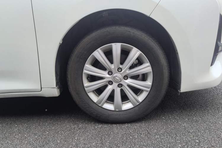 Used GAC Trumpchi M6 2019 270T Automatic Luxury Edition (6-seater) - China V Standard Right Front Wheel Hub