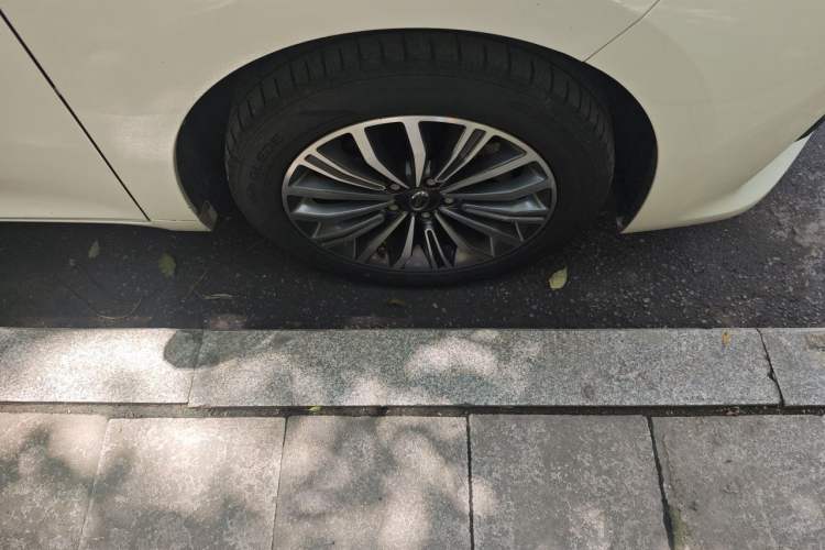 Used GAC Trumpchi M6 2019 270T Automatic Prestige Edition (7-seater) China V Standard Right Front Wheel Hub