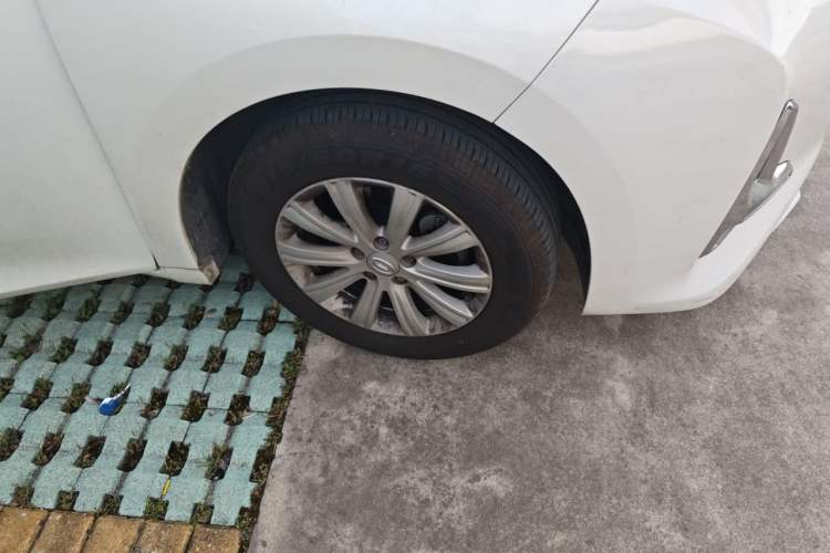 Used GAC Trumpchi M6 2019 270T Automatic Luxury Edition (6-seater) - China V Standard Right Front Wheel Hub