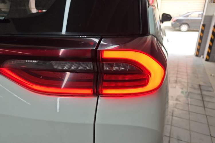 Used GAC Trumpchi M6 2019 270T DCT Elite Edition (7-seater) China VI Right Rear Taillight
