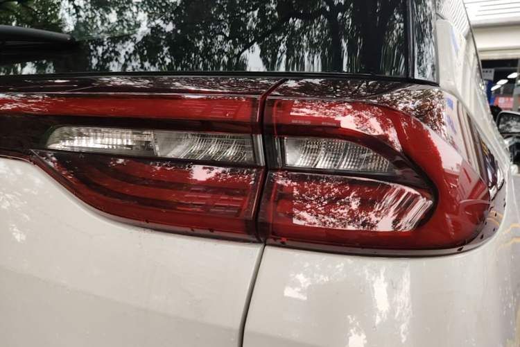 Used GAC Trumpchi M6 2019 270T DCT Luxury Edition (6-seater) China VI Right Rear Taillight