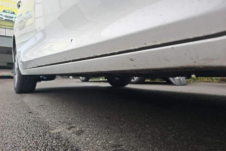 Used GAC Trumpchi M6 2019 270T DCT Elite Edition (7-seater) China VI Right Side Sill