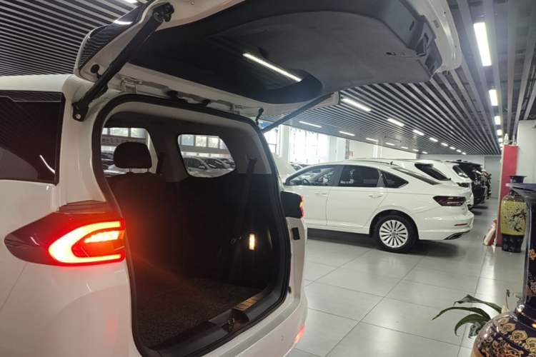 Used GAC Trumpchi M6 2019 270T DCT Luxury Edition (6-seater) China VI Trunk