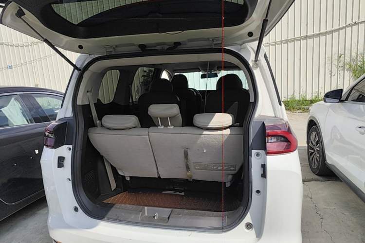 Used GAC Trumpchi M6 2019 270T DCT Elite Edition (7-seater) China VI Trunk