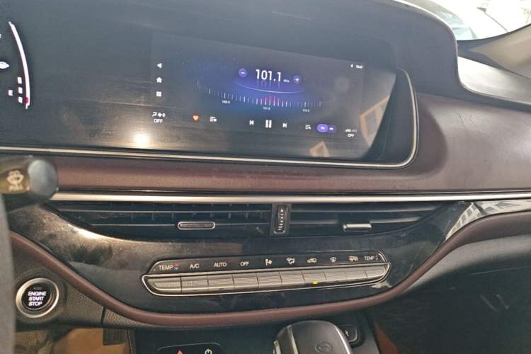 Used GAC Trumpchi M6 2021 PRO 270T DCT Luxury Edition Audio And AC Panel