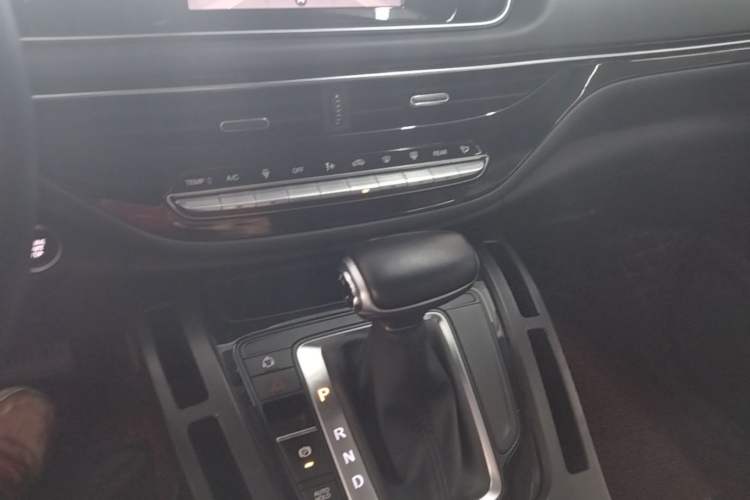 Used GAC Trumpchi M6 2021 270T DCT Luxury Edition (7 Seats) Audio And AC Panel