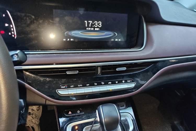 Used GAC Trumpchi M6 2021 270T DCT Elite Edition (7-seater) Audio And AC Panel
