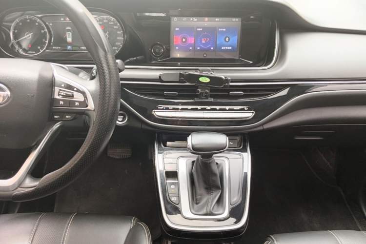 Used GAC Trumpchi M6 2021 270T DCT Luxury Edition (7 Seats) Audio And AC Panel