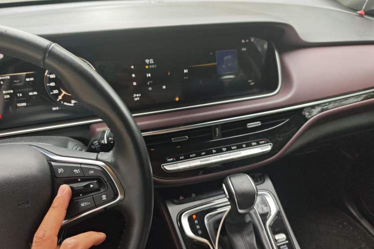 Used GAC Trumpchi M6 2021 PRO 270T DCT Luxury Edition Audio And AC Panel